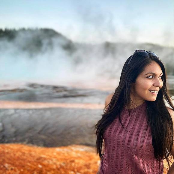 Meet your Posher, Valerie Dezarae - Picture 1 of 16